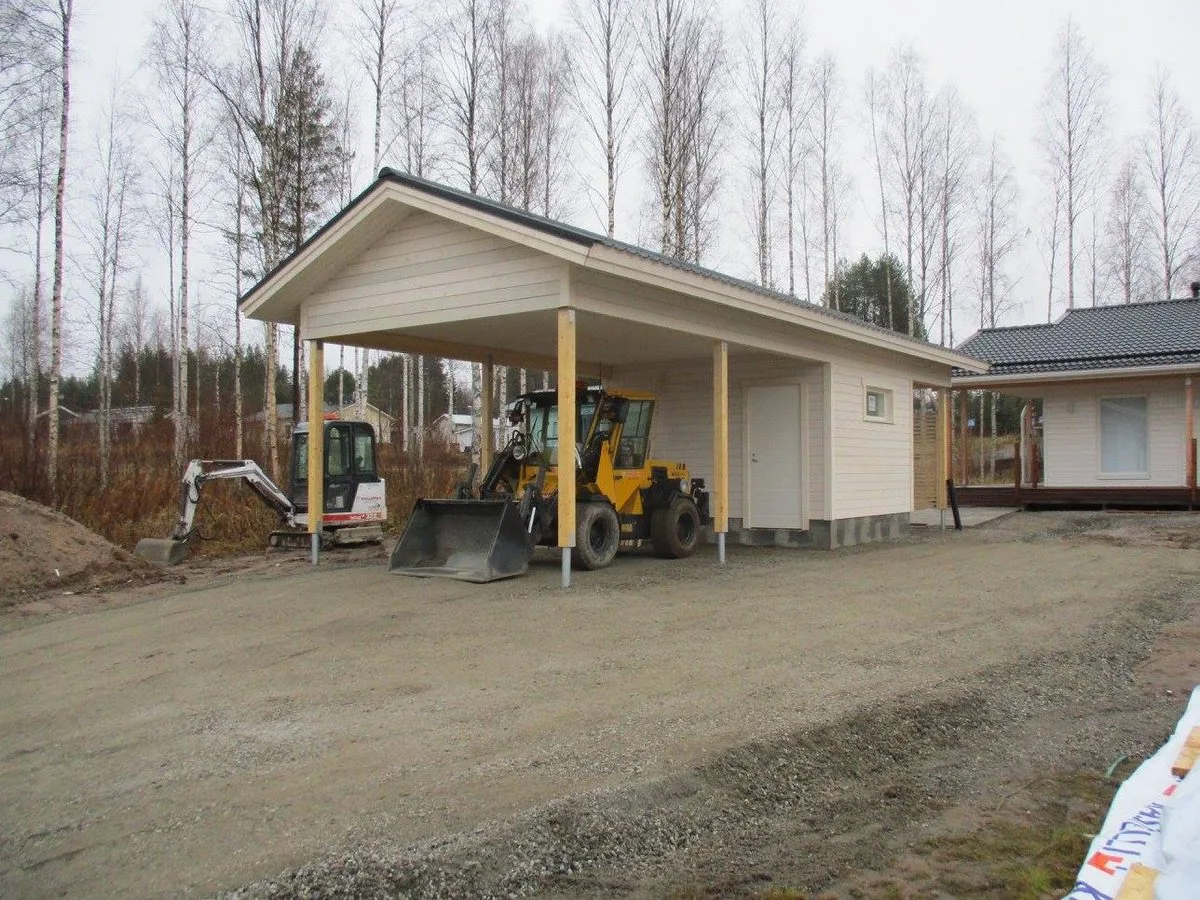 Garage building on screw pile foundation