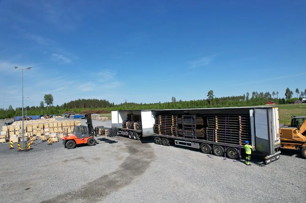 Helicasol screw pile delivery by truck