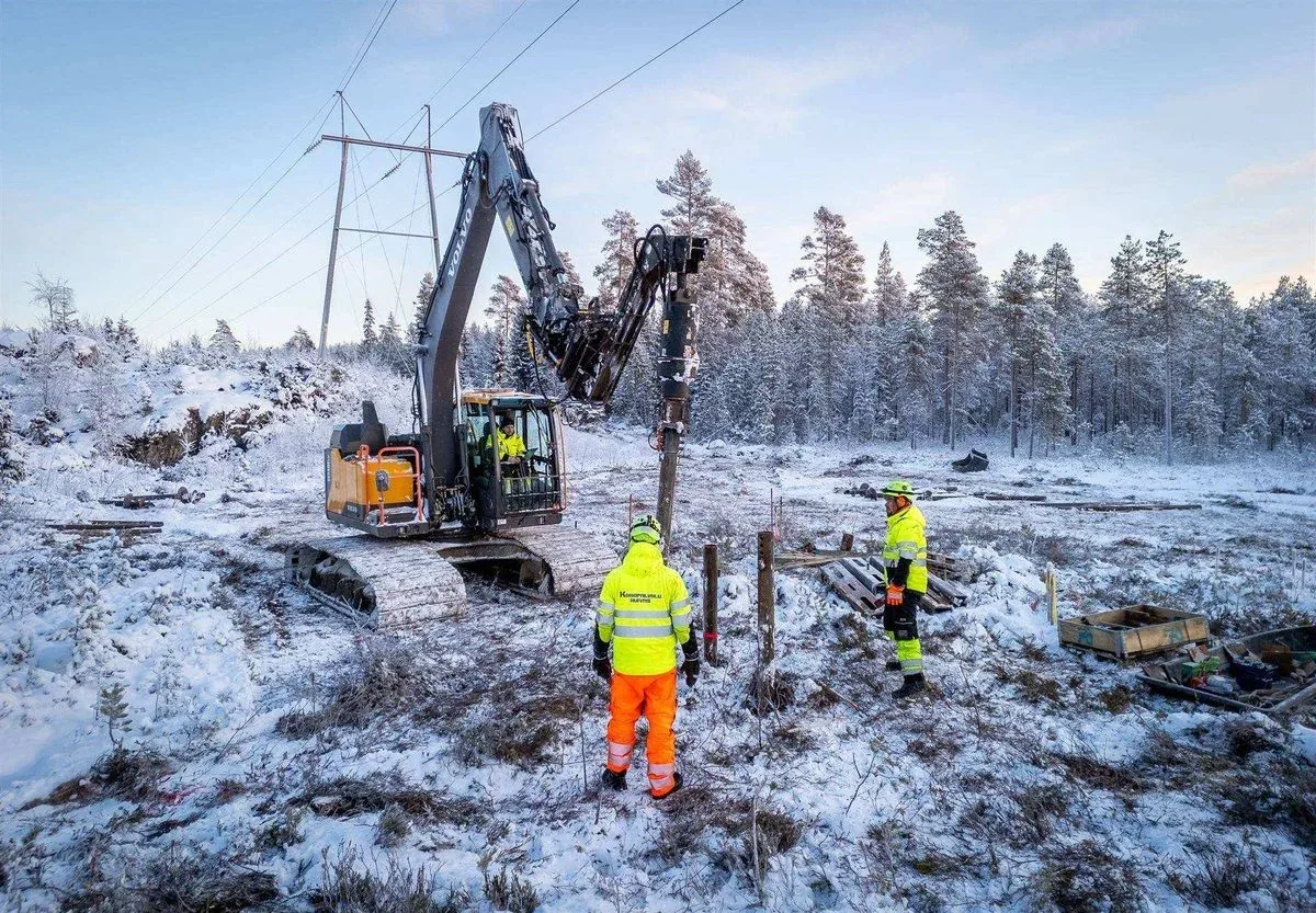 Screw piles for power transmission masts